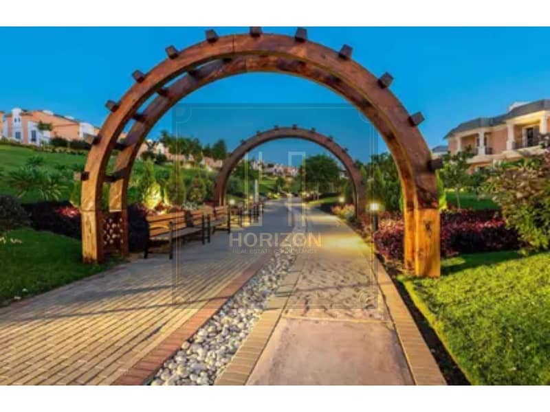 5 8403039-b3ce8o. jpg