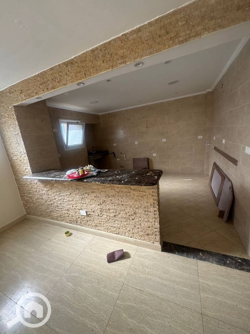 2 1c515fc3-675d-46d9-85ba-19e74357e709. jpg