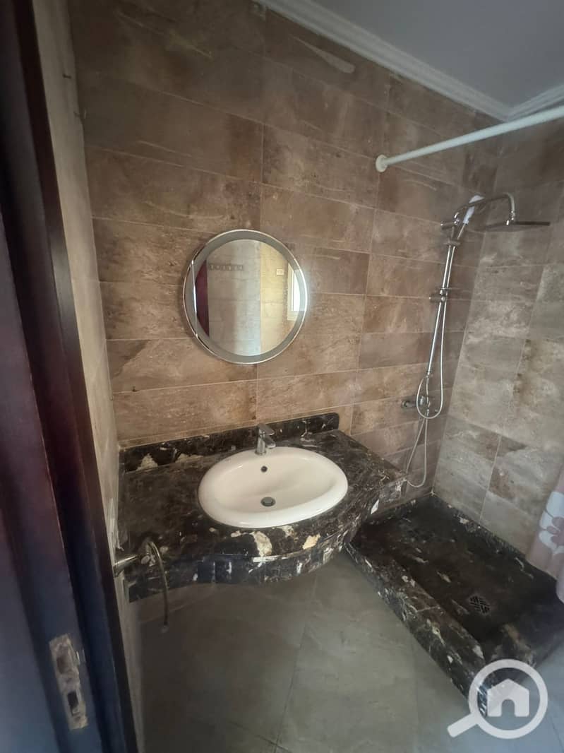 8 fdb72723-084d-4bbb-89ab-129434f67a81. jpg