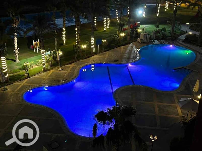 10 98d430f1-c0b6-43eb-a6f6-7718a44fc560. jpg