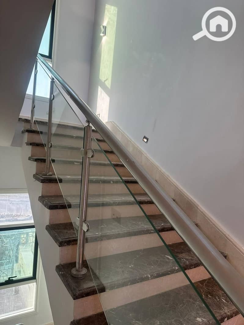 2 4cd03290-573d-4f6e-a264-becd4bcf1776. jpg