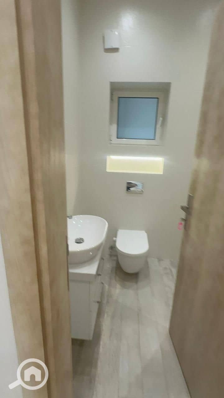 4 9fa3d036-4dc4-497d-9a62-fa7ea803e026. jpg