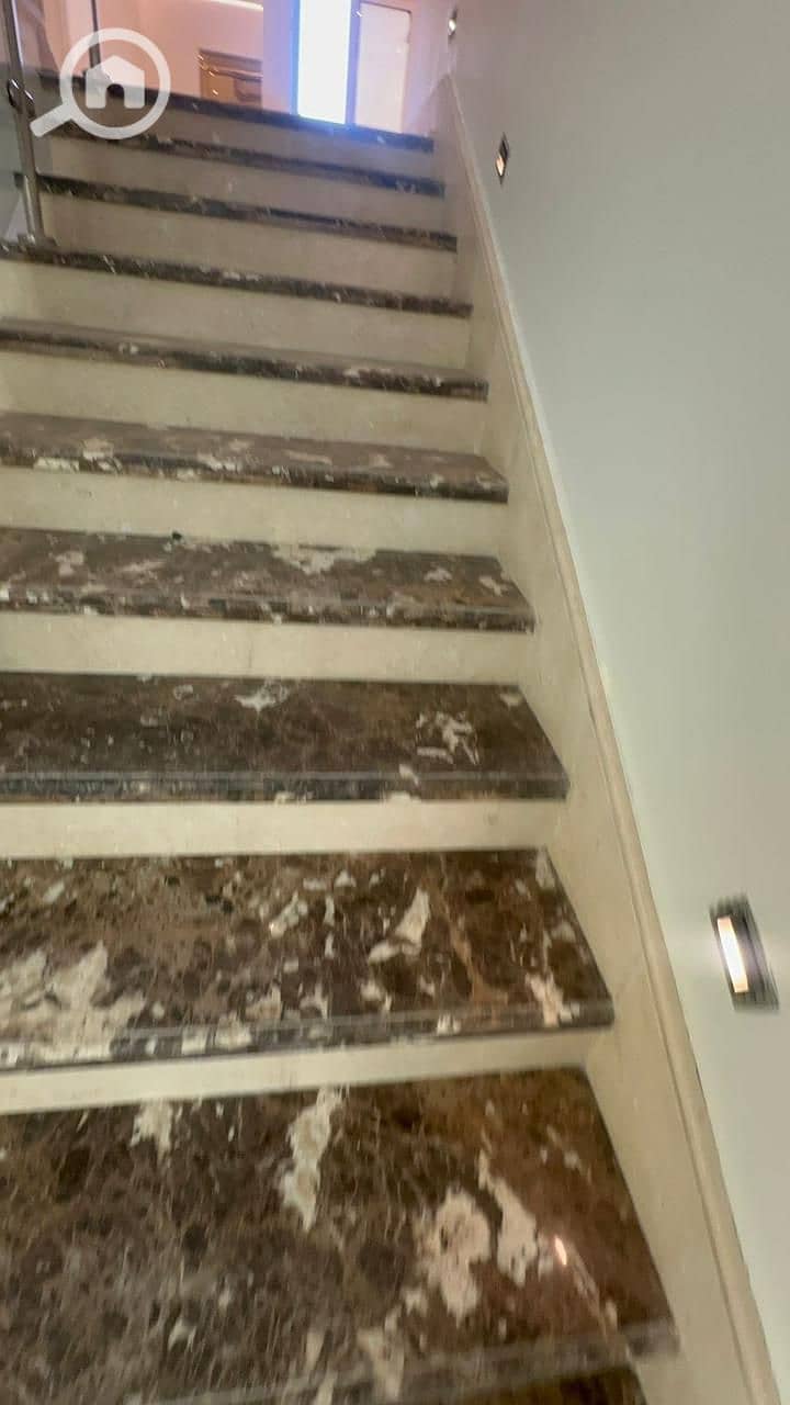 8 e4110d14-4ec1-4a2b-a3e2-41e459f7b513. jpg