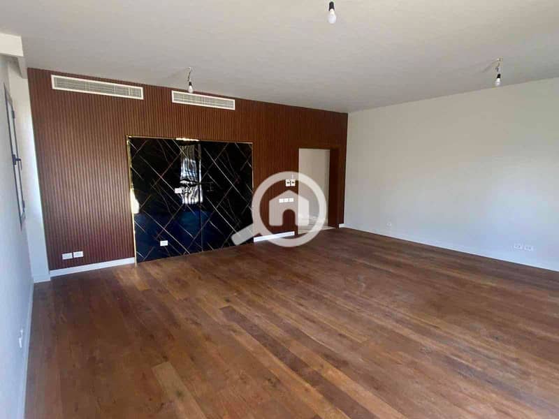 2 8dfaf050-1548-4310-987a-2cf245e4ab73. jpg