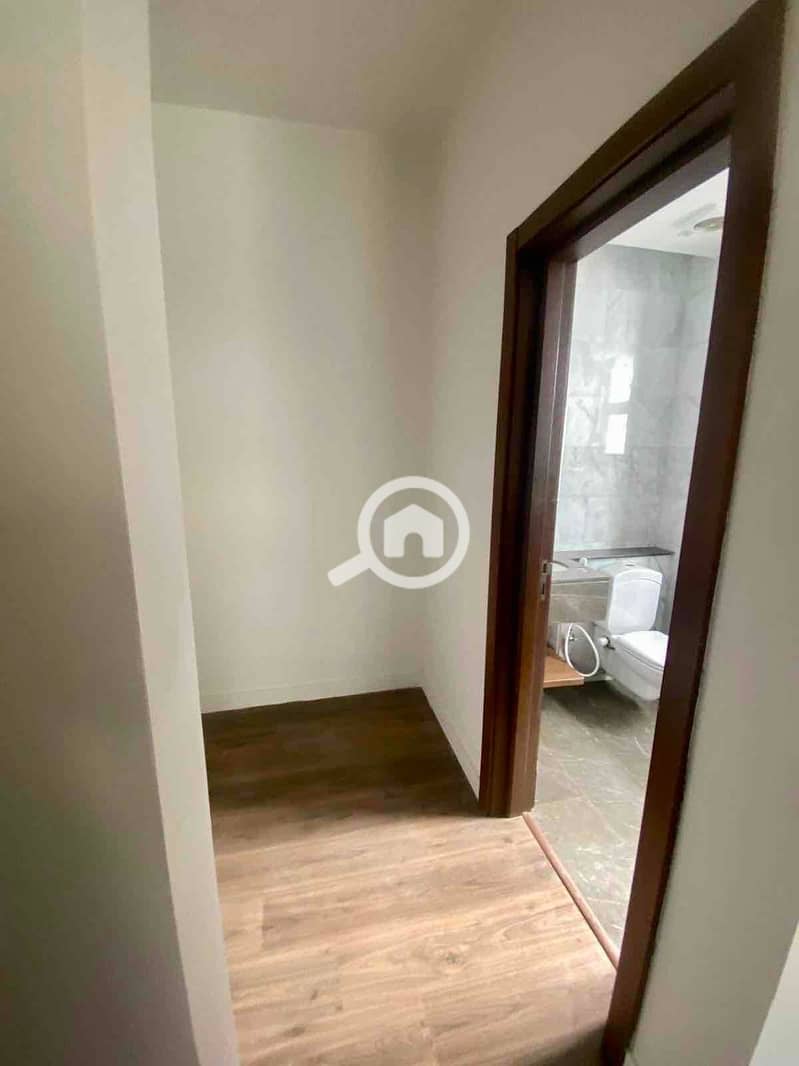 17 f0a68d4d-9df2-457a-af6e-ab0d3204be45. jpg