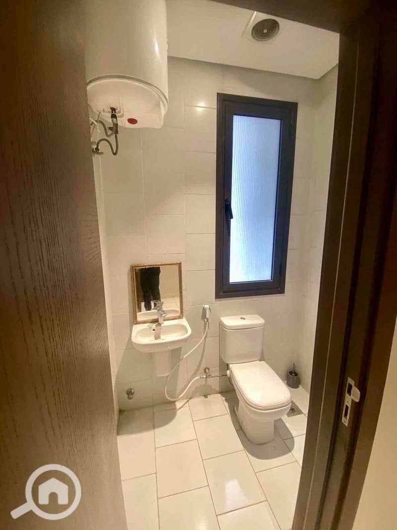 20 84f46d4f-97ef-4730-b108-ee704464a400. jpg