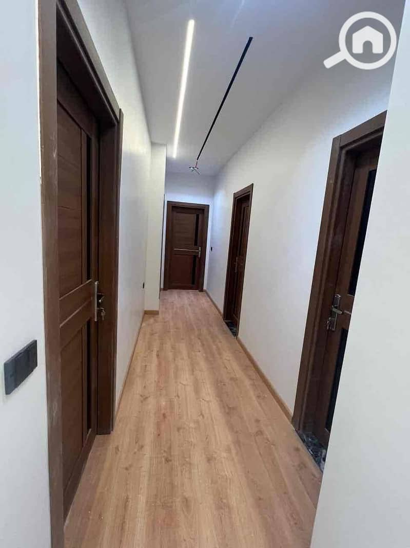 10 94079584-681c-4dc0-b645-a59ab0c38419. jpg