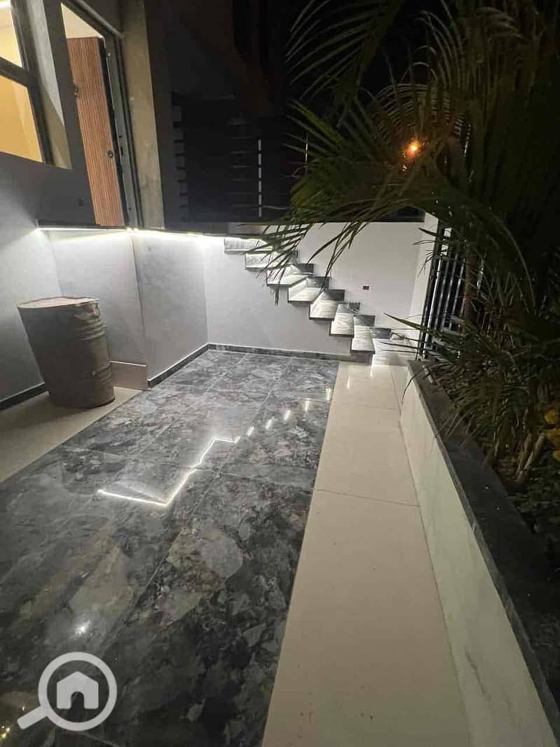 12 6639532a-255f-4f72-86d6-3ef8103bb061. jpg