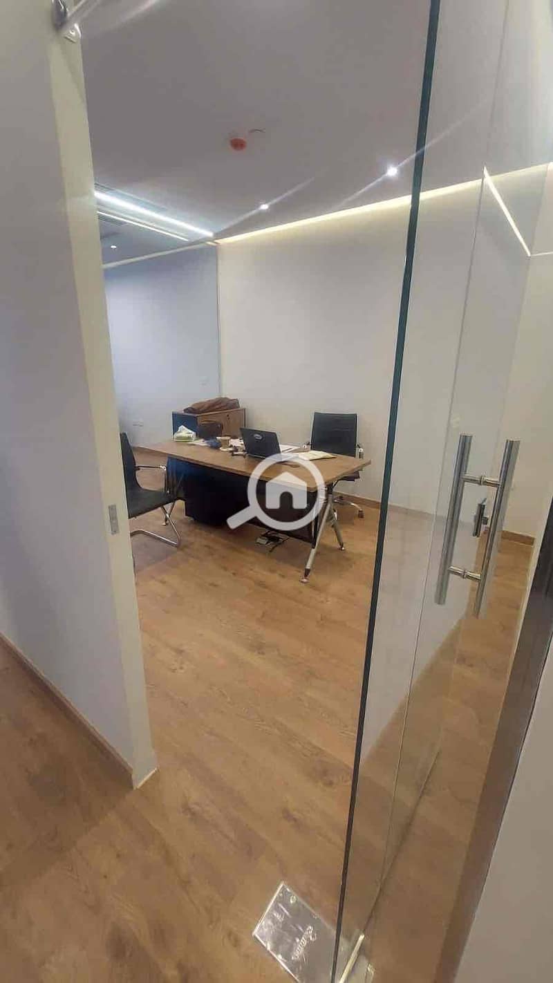 6 d9624fea-6335-4b31-b6ec-6d77c662013d. jpg