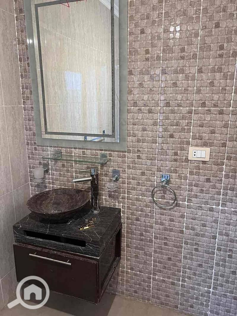 6 981892ff-a11d-40f0-a30d-ed8f7006b825. jpg