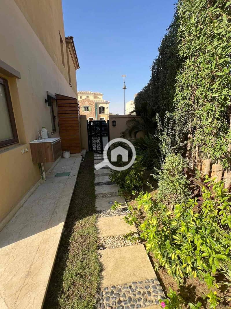 4 e5b5bbc8-46a5-4cd3-8632-b18793a2cf65. jpg