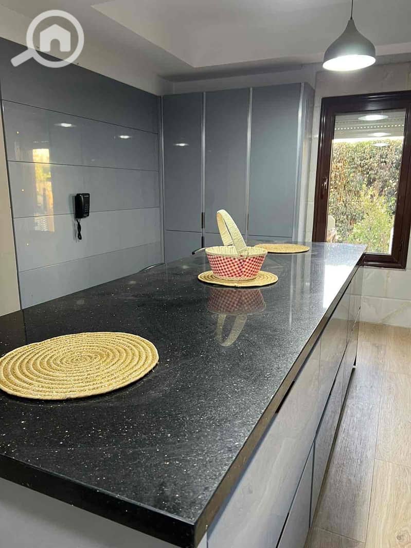 11 bcfe0d25-bf0a-45df-ab77-d95e9380b0a2. jpg