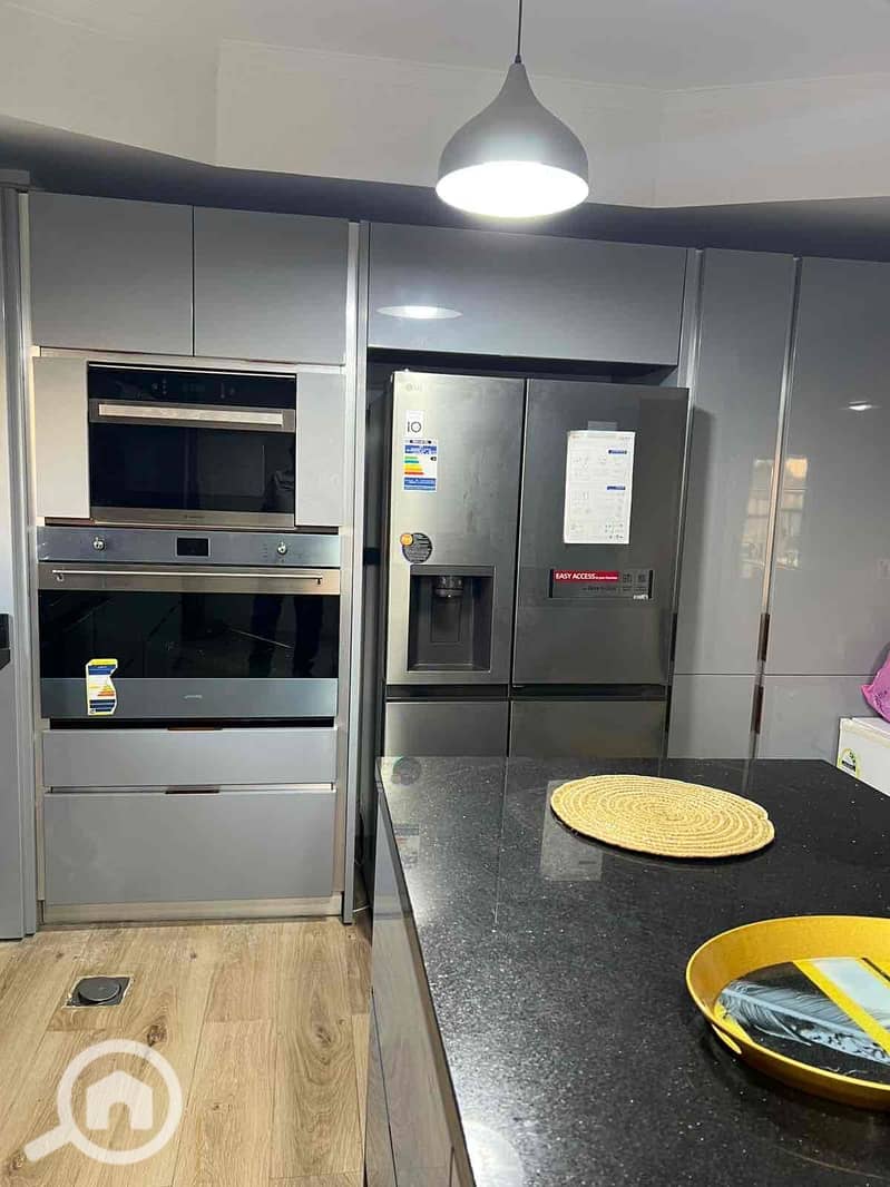 12 5d7a7d83-8731-4a8d-bd2b-073e49eefc20. jpg