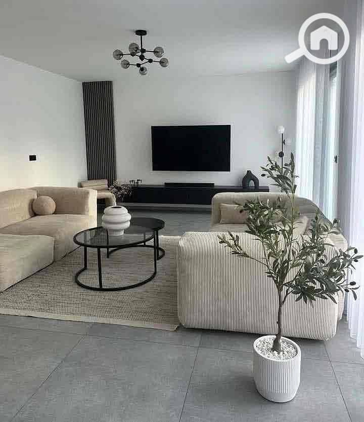 8 870e66b4-1b3b-4e60-a5f5-f12bd0069b96. jpg