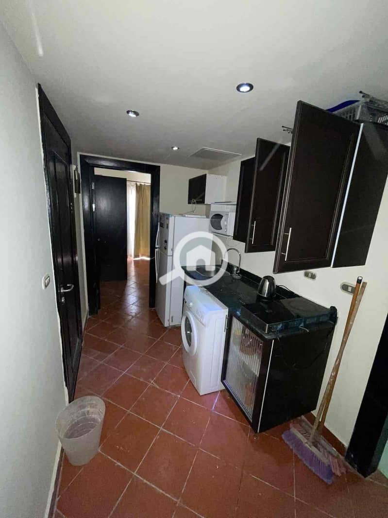 3 adf028b8-49d6-43ac-bc57-c75b8677e0a3. jpg