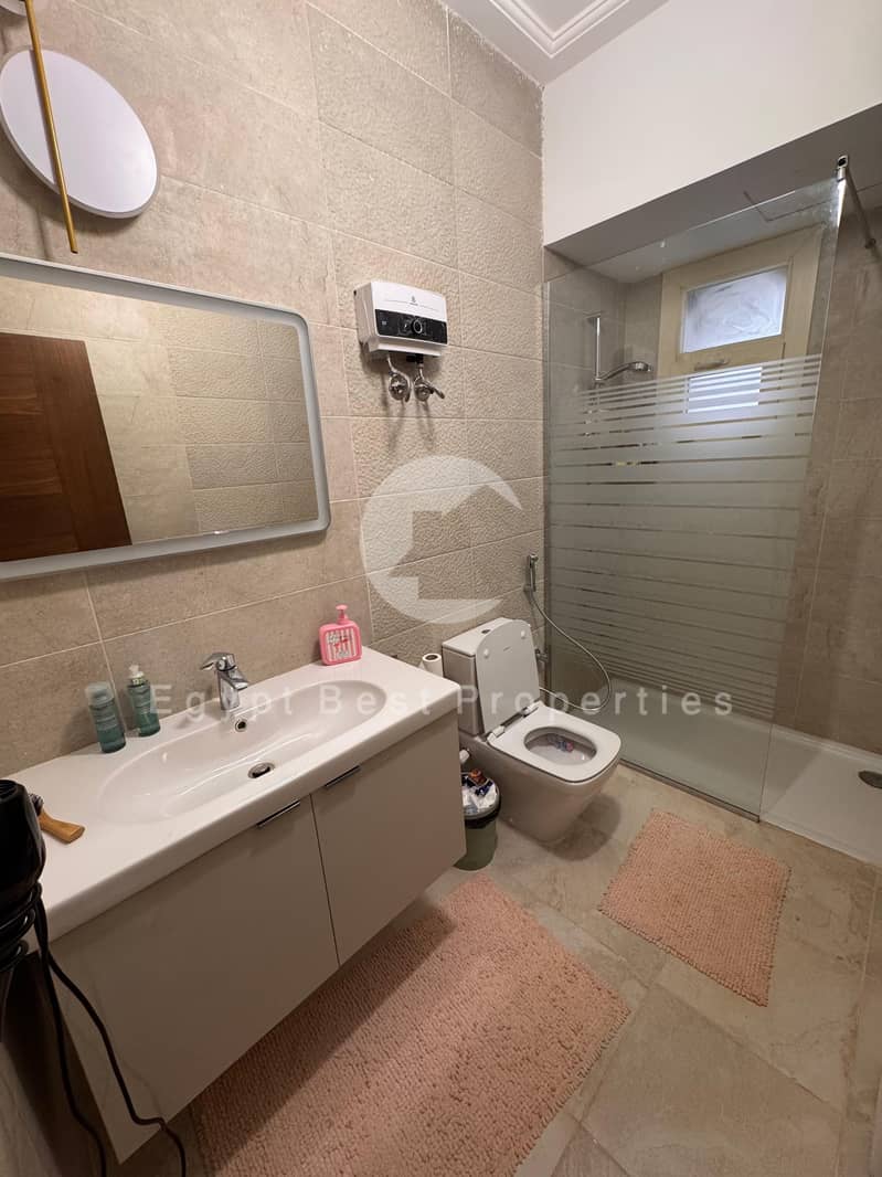 10 abbcd64c-beef-48e7-b8ea-bf455ee4adc6. jpg