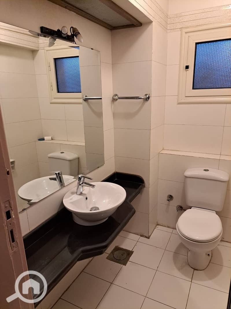 6 67f5d382-5c98-4e7a-9348-3f0516a6e1a1. jpeg