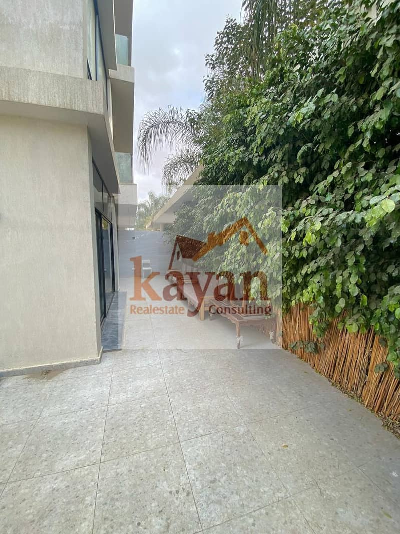 12 56eeb200-5b73-4faf-9cb5-e00d93562292. jpg