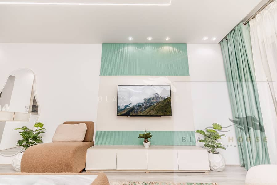 17 MS7A1696 copy. jpg