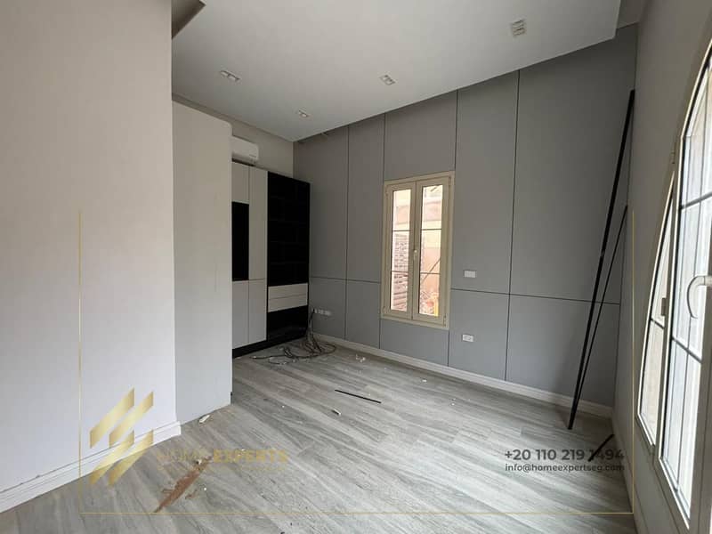 10 2dd550cb-1569-4697-9166-b8e3e42f21a8. jpg