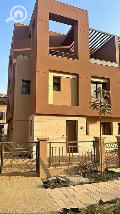 4 Bedroom Townhouse for Sale in New Cairo, Cairo - 561e7851-ad19-4ccb-92df-4980ad5cb58e. jpeg