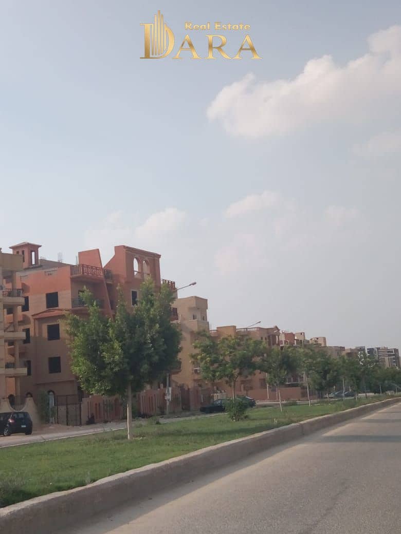 12 39e55e7d-5e92-46df-93d7-cad39a1ce03a. jpg