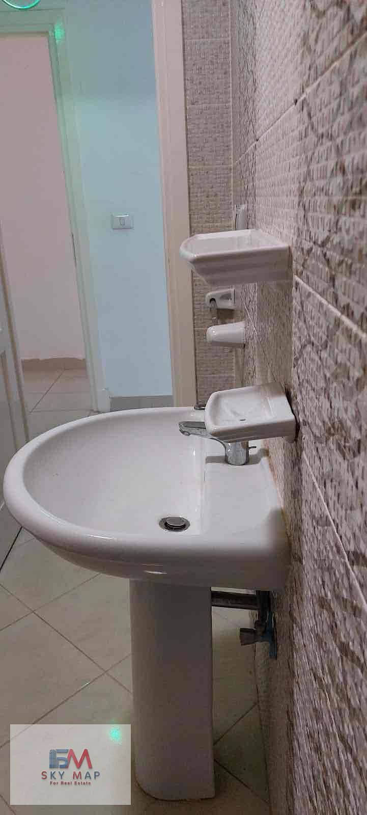 20 00305cf1-4eb1-498b-96d8-f29cdc9c34a1. jpg