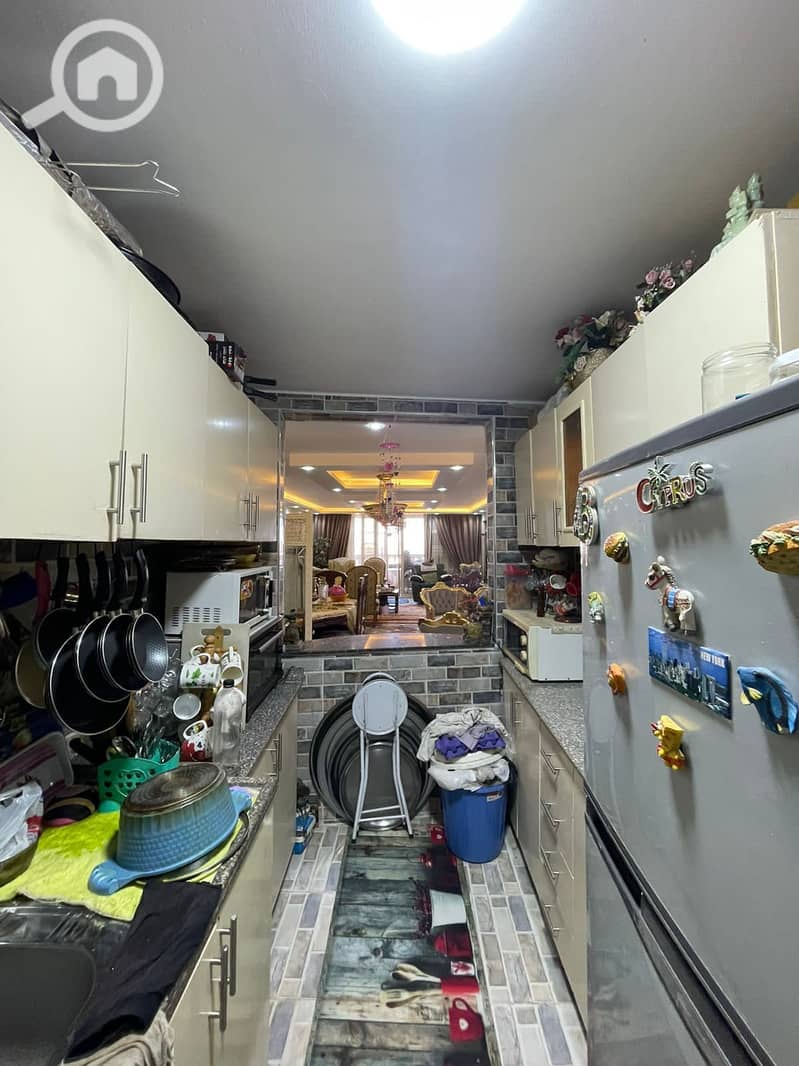 17 e37f4d71-f687-47b0-a2c1-1b8cfe2a4695. jpg