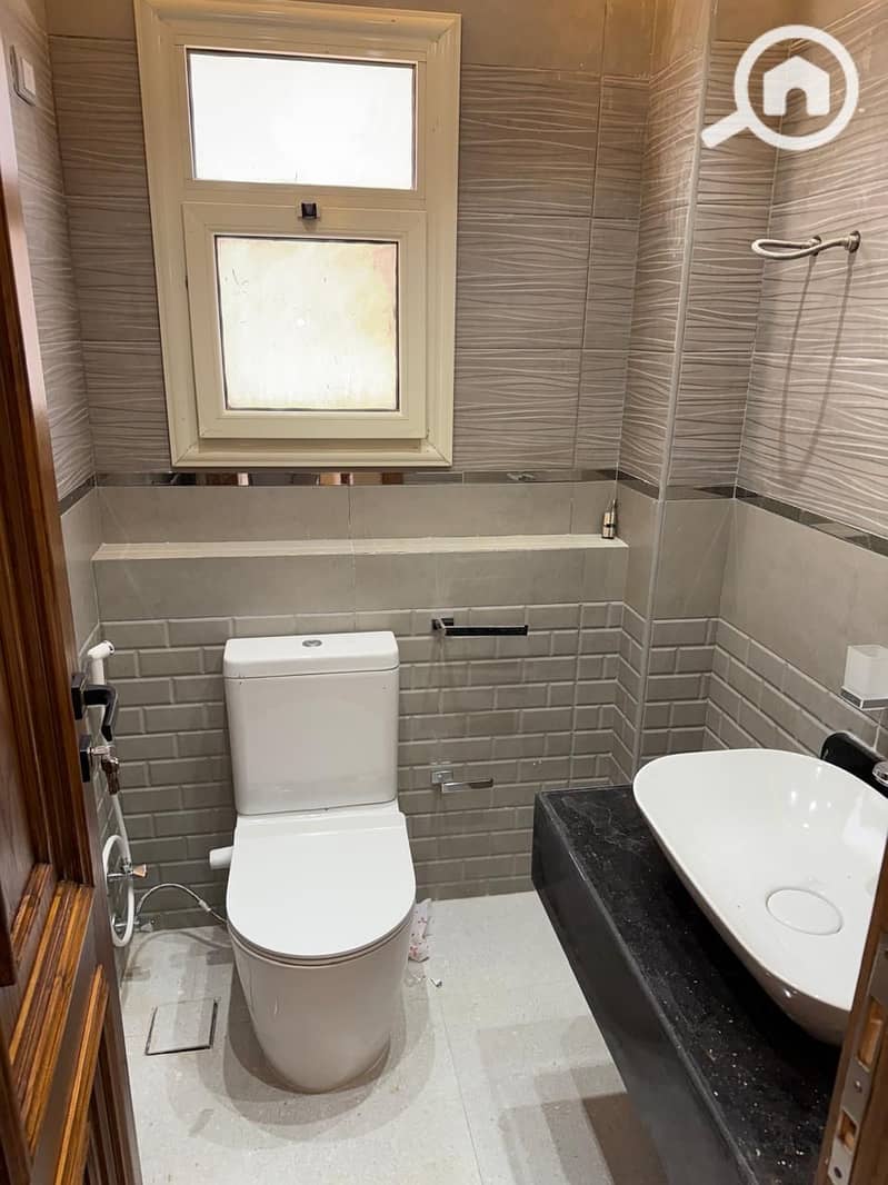 2 5b5ee0a5-6aec-4f5d-983c-675c159cb041. jpg