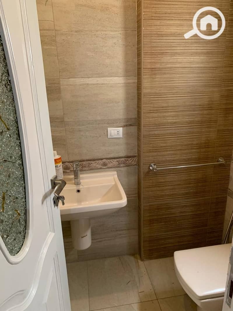 12 cc27082d-8f4a-418c-a6db-b7d01ea788be. jpg