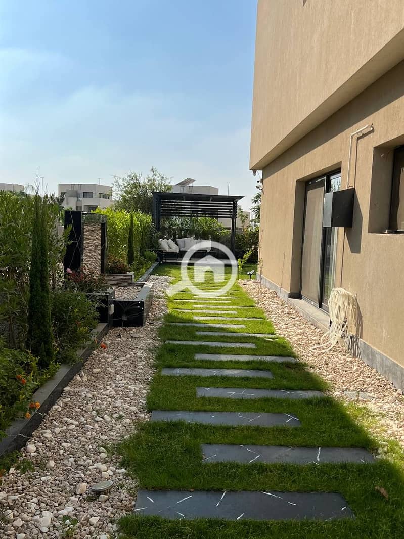 8 5a690e0c-6a18-418a-8ad4-d06d26d07f8f. jpeg