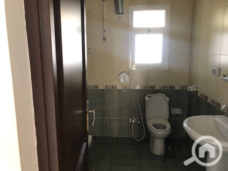 15 e066ba2c-d46b-4b93-80ba-e923b7a67fb6. jpg