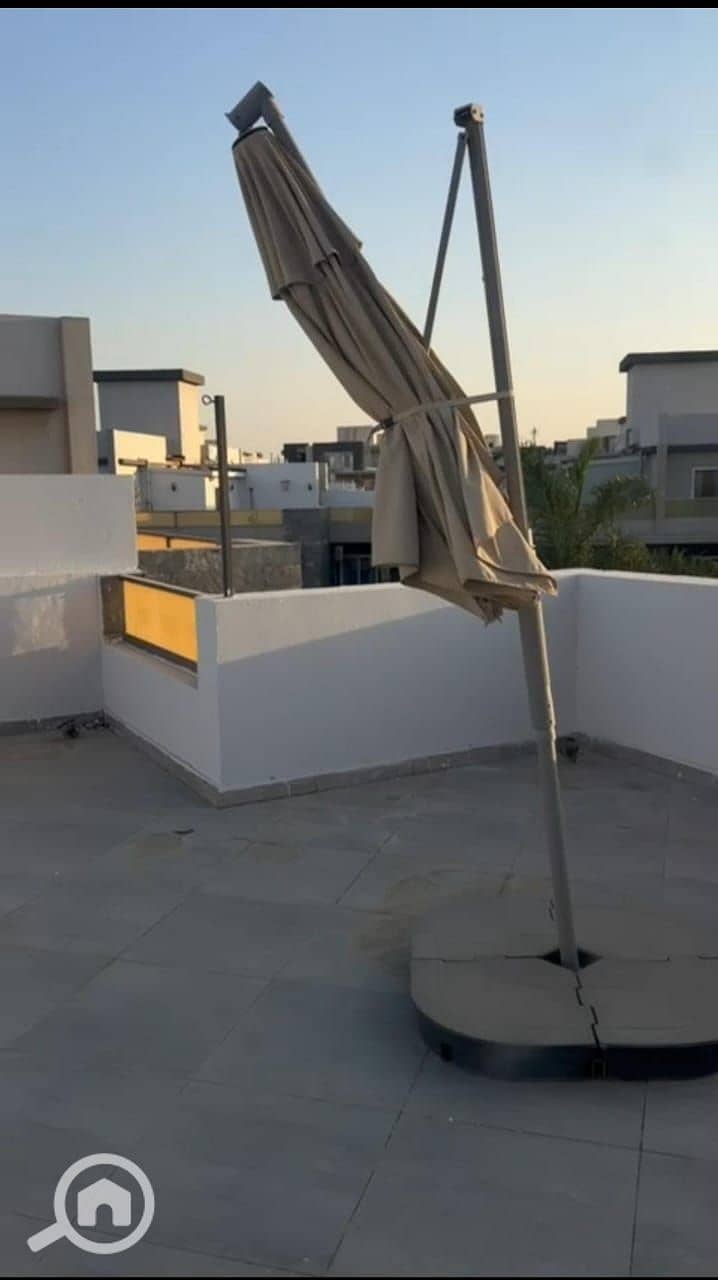 12 bd0e0217-8055-4749-bf6b-43a04d81c65c. jpeg