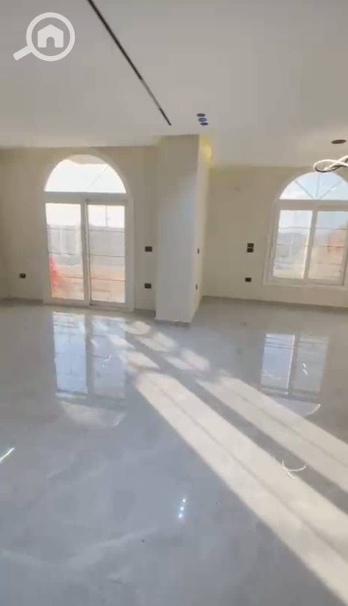 8 f1ec0303-c51a-4edc-95c6-e8a3bfc31cbc. jpeg