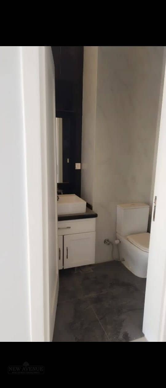 12 a2e72d8e-ddac-4e7e-9f8f-00ac9398fffb. jpg