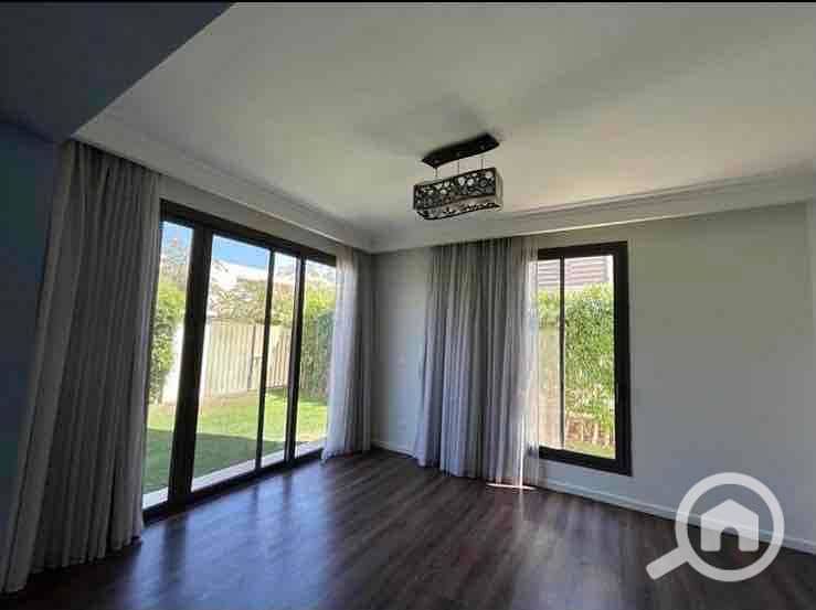 7 e4244b36-df01-467c-a577-e952e767e381. jpg