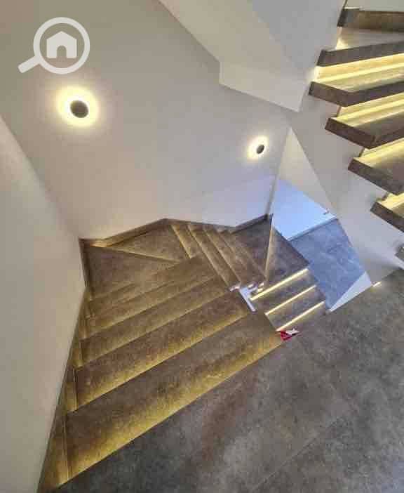 6 585d4df8-9b98-4f10-b772-3ba674e7d427. jpg