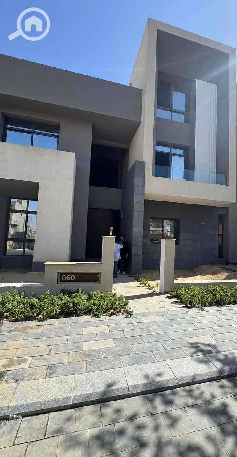 7 2fd81ca1-5954-4c2e-8d33-6d4be41ca2a0. jpg