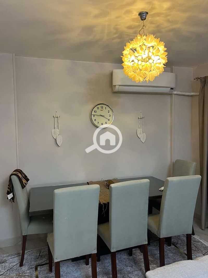 4 b1ed08c9-2771-441c-9bd4-57b895d6ee9d. jpg