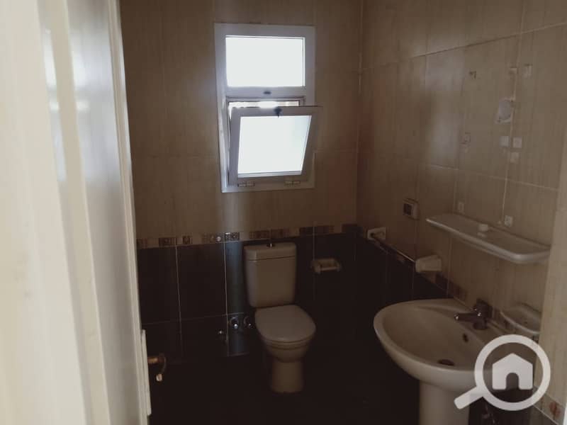 4 6e4baf28-2a33-4a4a-9653-d9b76c4f0ab7. jpg