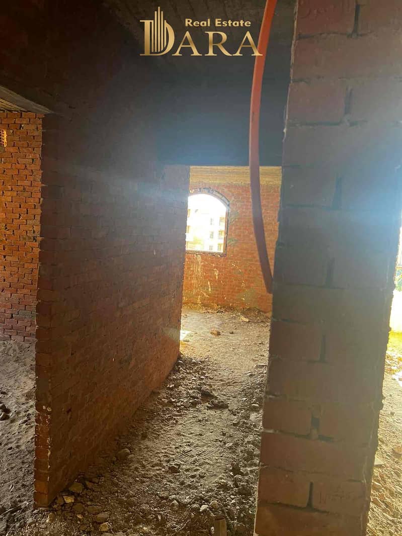 12 4b1d0a7f-5c45-4315-b51e-c8970f909a97. jpg