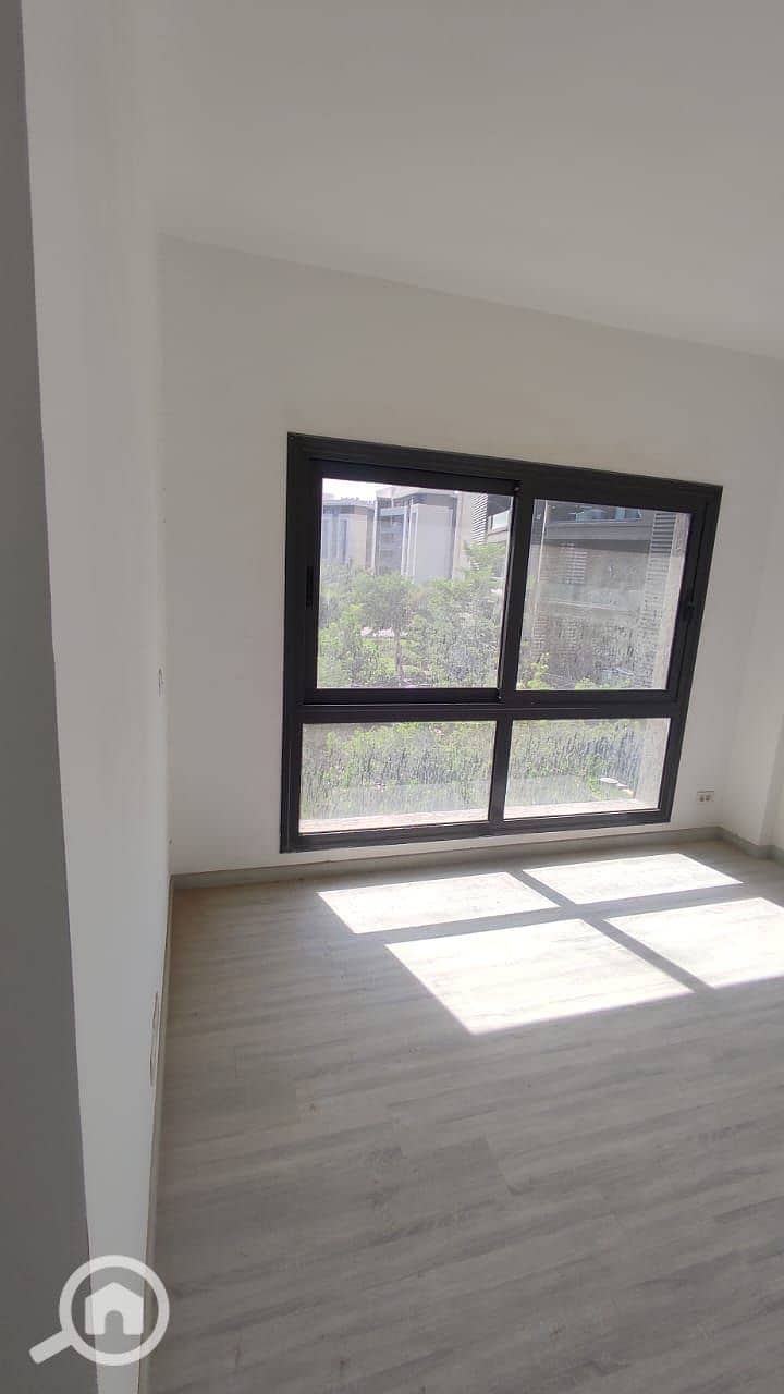 4 7aa21b37-4f5c-4ccf-bf55-dd1ebb00f5c6. jpg