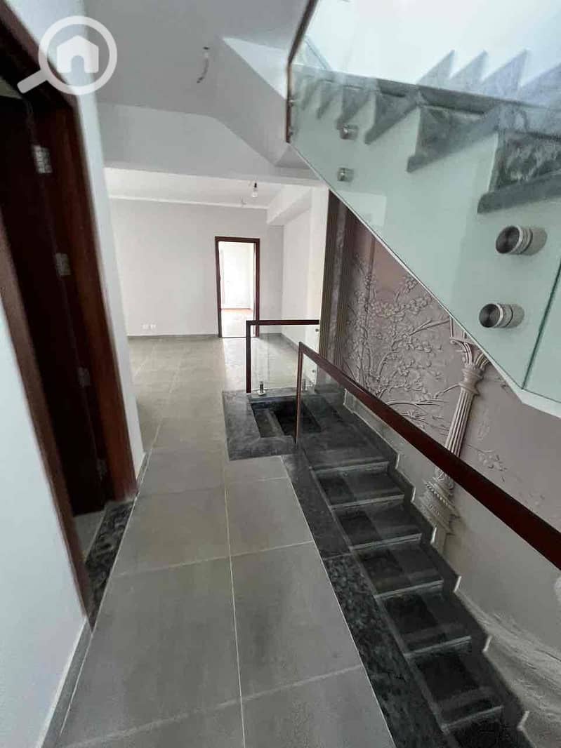 10 f8072d4d-2b3f-403d-9993-881ac352b26d. jpg