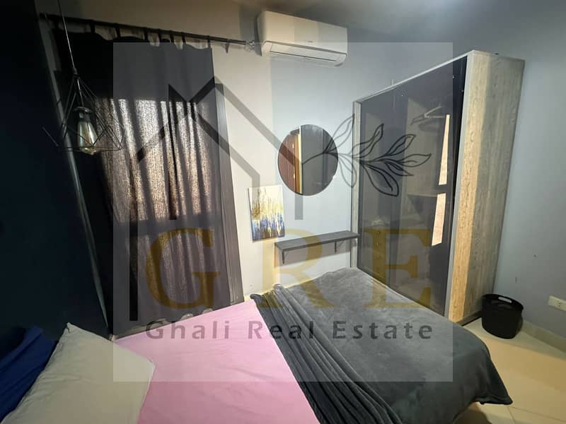 10 9586f7a8-9ffb-4ac1-93eb-f0a57be5cd79. jpg