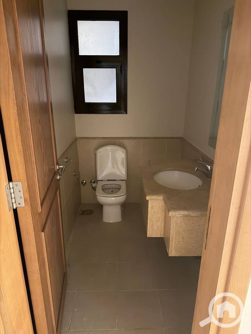 4 82af2877-e1e9-4f45-a548-39df082997e5. jpg