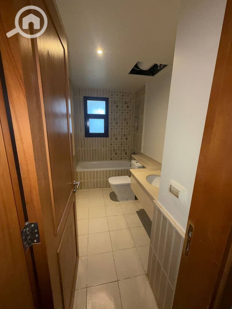 7 b055b1c8-7656-47da-80a4-ee86a9e2a2e2. jpg