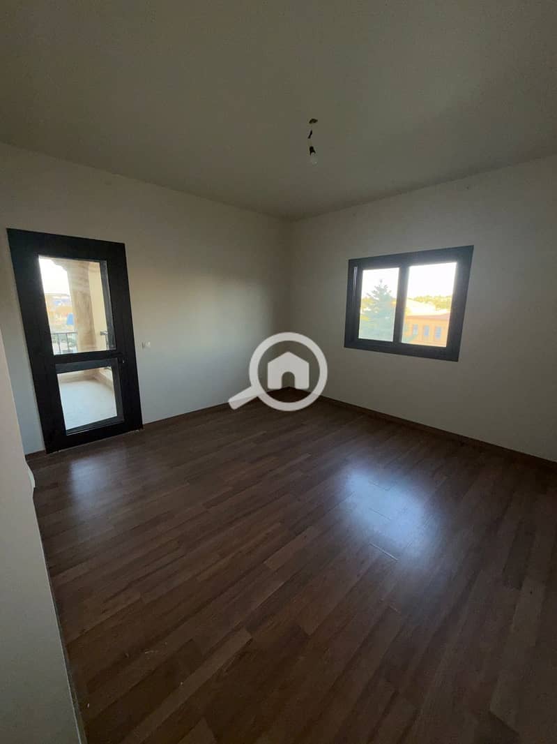 10 6927e906-1a01-4959-8c3f-d45611788b57. jpg