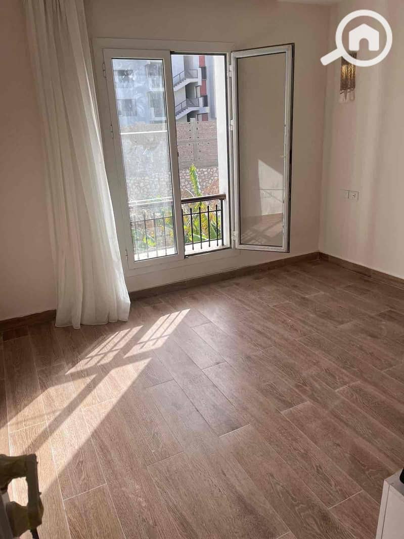 10 b916ffc9-7687-4e3d-bf35-b7d8cd416531. jpg