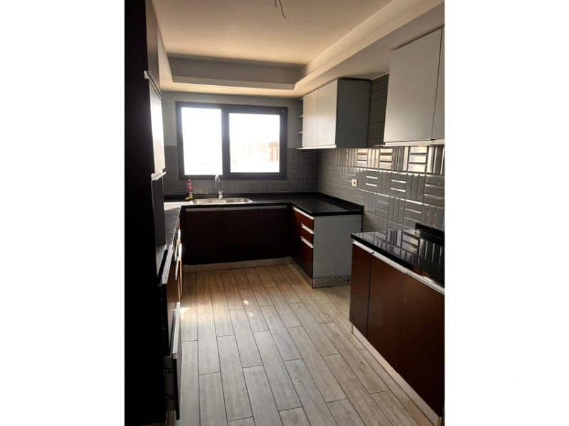 9 56b8901b-b933-43f5-b76b-133990875ad0. jpg