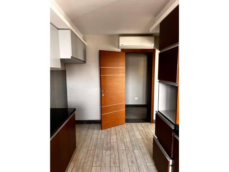 12 58b20e8e-dfb5-486d-b73e-346c49e92e4e. jpg